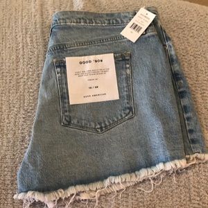 Good American Good 90’s Jean Shorts Size 14/32